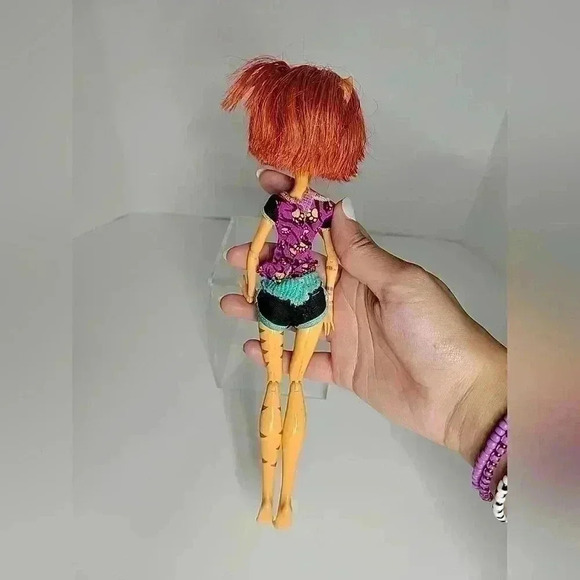 Monster High Toralei Stripes Doll Mattel 2011 - Picture 4 of 5
